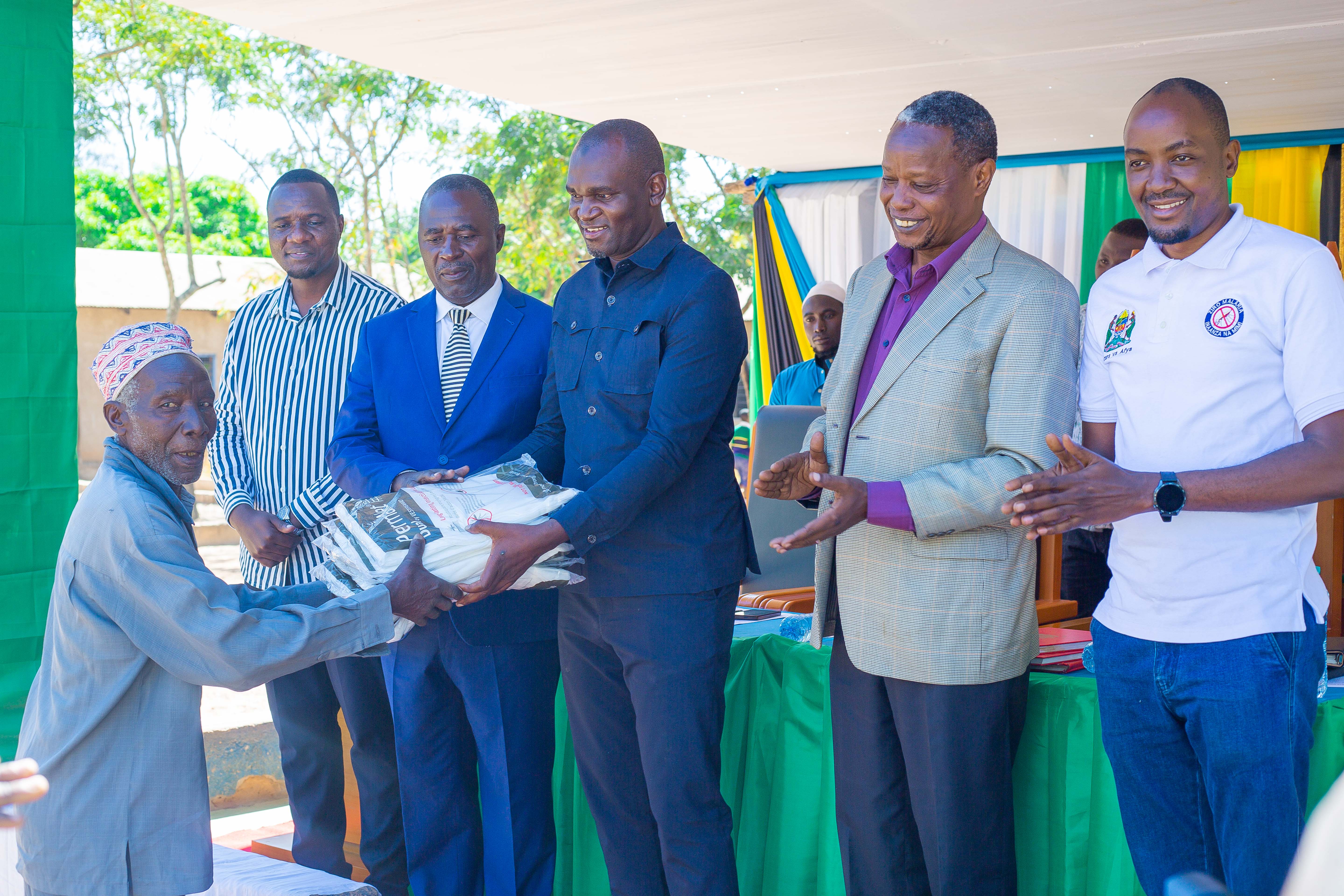 ZOEZI LA UGAWAJI VYANDARUA VYENYE DAWA LAZINDULIWA RASMI MKOANI KATAVI.